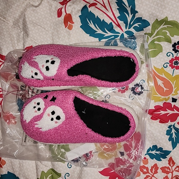 Brand New ghosts 👻 slippers - Picture 3 of 5